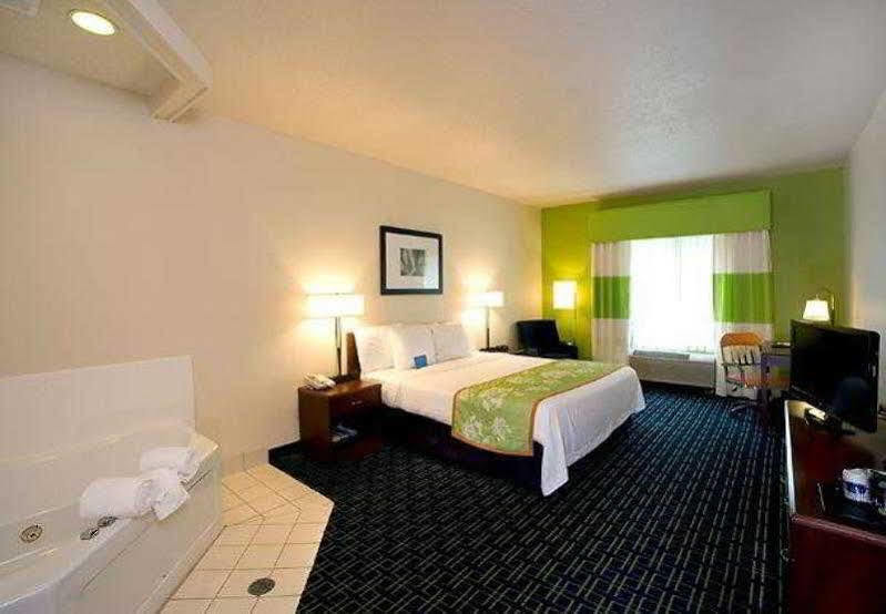 Fairfield Inn & Suites Traverse City Exterior foto